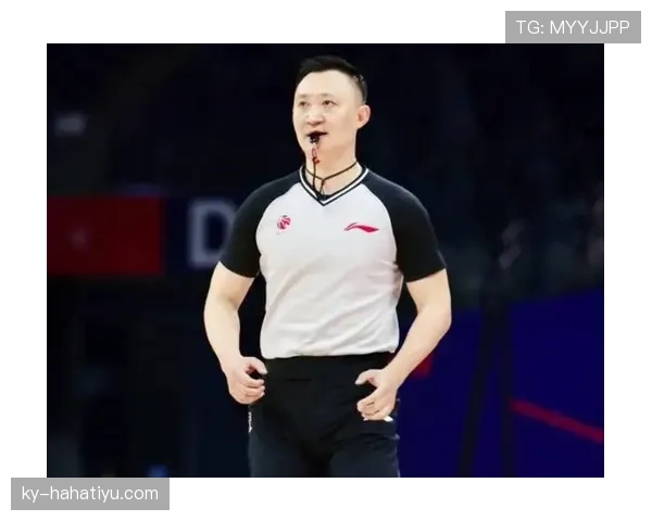 拉人犯规判罚细节拆解：裁判如何判断动作界限？