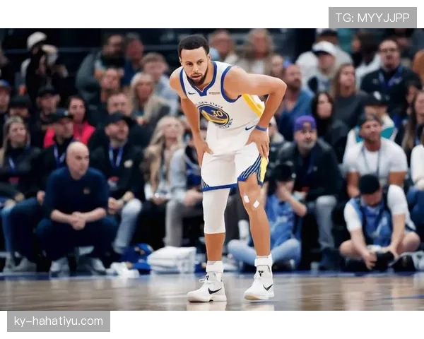 库里无球跑动制造错位，三分效率领跑后卫