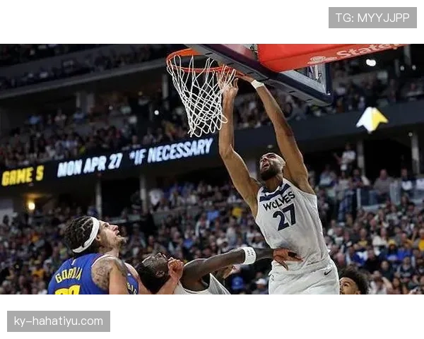 戈贝尔比上季更专注挡拆护筐，限制对手内线得分