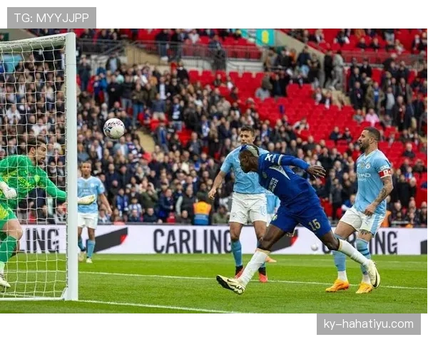 曼城面临巨大危机，双冠王争冠局势阶段性变化对赛季走势构成挑战